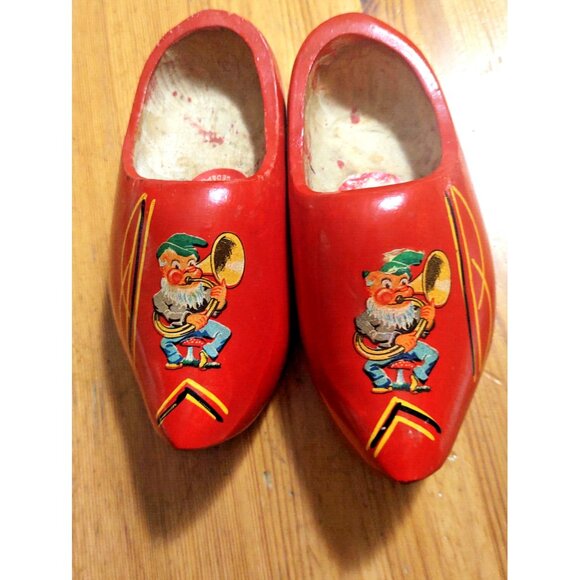 Vintage Wooden Shoe Clogs Hand Carved & Painted in Holland 7" x 3" - Picture 1 of 13